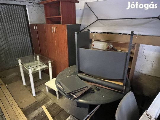 Bútorok, szekrények, asztalok