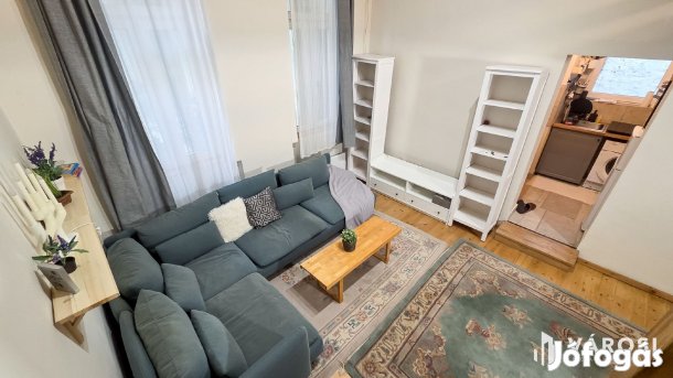 Bútorozott, felszerelt galériás lakás körúttól 1 utcára