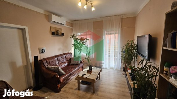 Bútorozott, felújított családi ház Mesztegnyőn