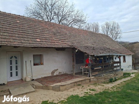 Bútorozott családi ház gyulajon