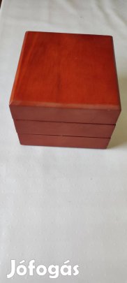 CD és DVD tartó díszdoboz filmekkel