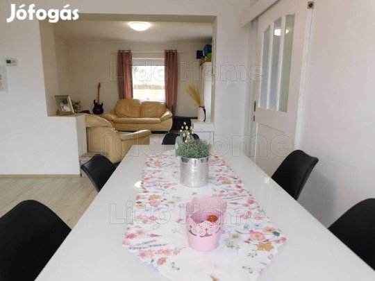 CSALÁDI HÁZ A BALATONNÁL 80 M Ft ALATT!