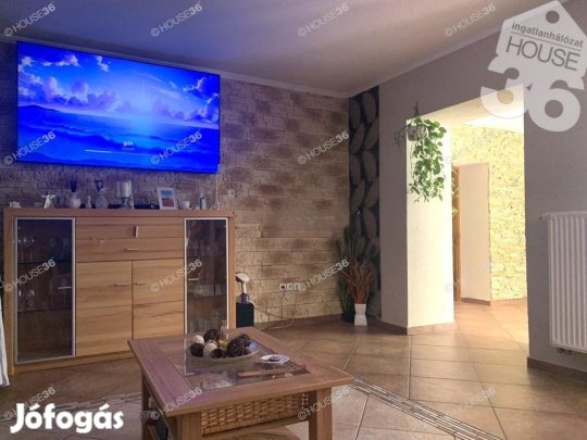 CSALÁDI HÁZ HŐGYÉSZ SZÍVÉBEN!