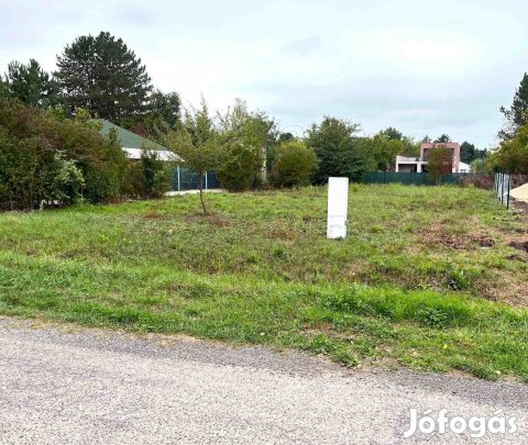 CSATORNÁZOTT ÉPÍTÉSI TELEK A BALATON KÖZELÉBEN SIÓFOK-SÓSTÓN!