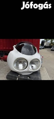 Cafe racer fejidom lámpákkal plexivel