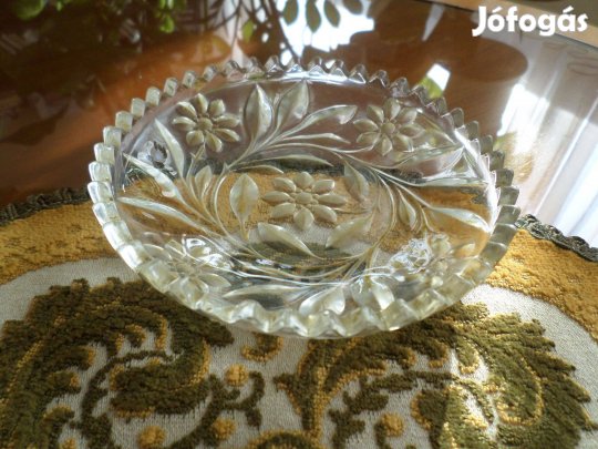Cakkos szélű régi, szép tálka virág mintával