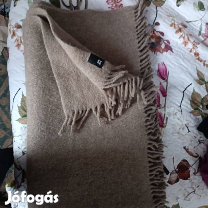 Cappuccino színű 100%gyapjú takaró