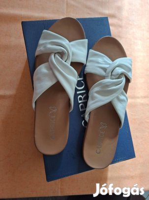 Caprice lapos fehér színű papucs