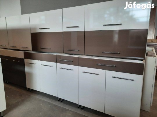 Capuccino-fehér fényes konyhabútor (AO129)