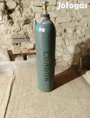 Cargon palack töltve.