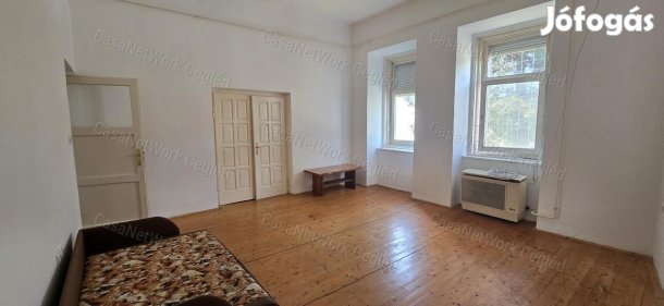 Ceglden laks elad!