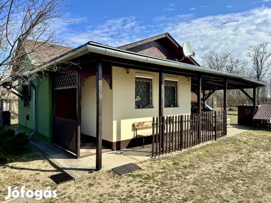 Cegléd, Gőz dűlő, 42 m2-es, üdülő, 2 szobás, kiváló állapotú