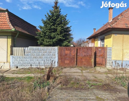 Ceglédbercel, Rákóczi utca, 83 m2-es, családi ház, 2 szobás