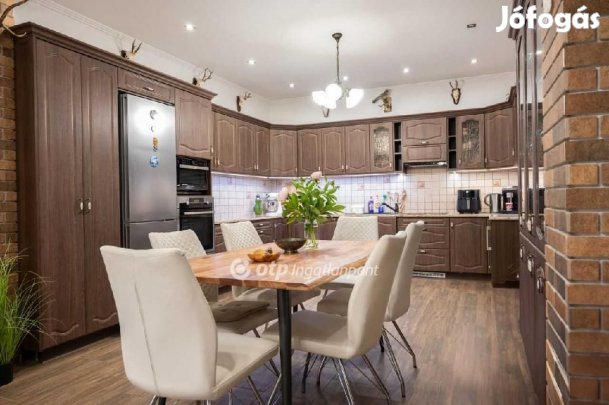 Ceglédberceli eladó 150 nm-es ház