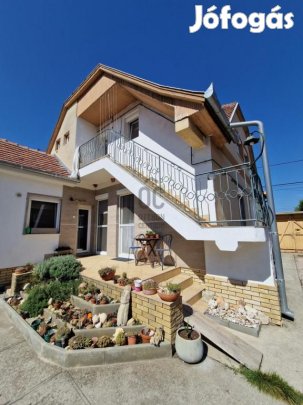 Ceglédi 152 nm-es ház eladó