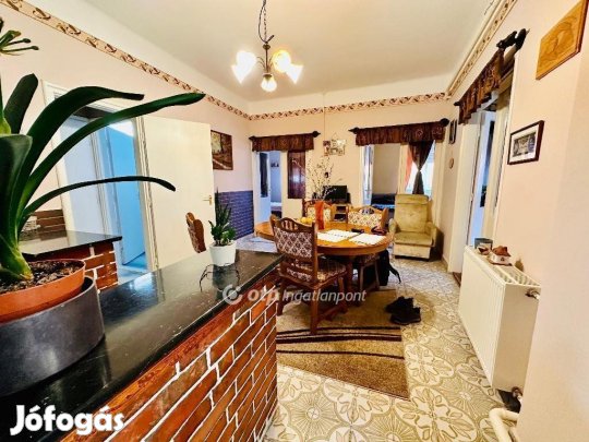 Ceglédi 218 nm-es ház eladó