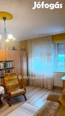 Ceglédi 35 nm-es lakás eladó