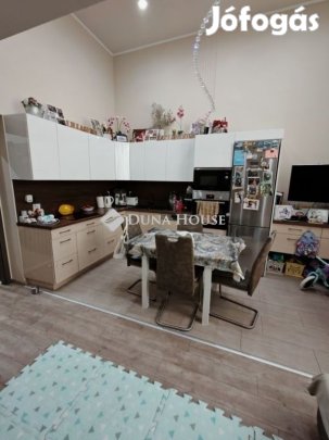 Ceglédi 50 nm-es lakás eladó