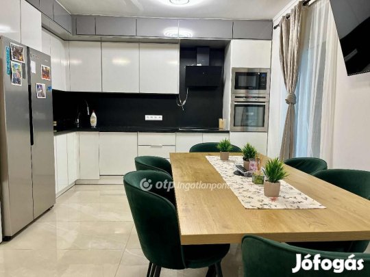 Ceglédi 71 nm-es ház eladó