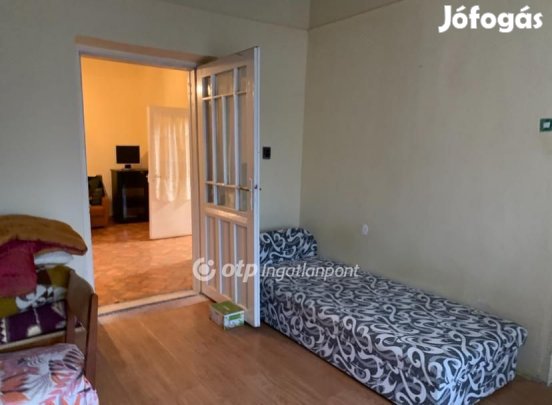 Ceglédi 75 nm-es ház eladó