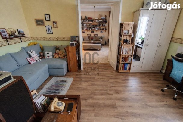 Ceglédi eladó 127 nm-es ház