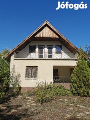 Ceglédi eladó 47 nm-es ház