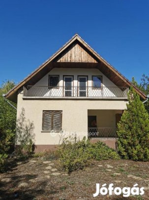 Ceglédi eladó 47 nm-es ház