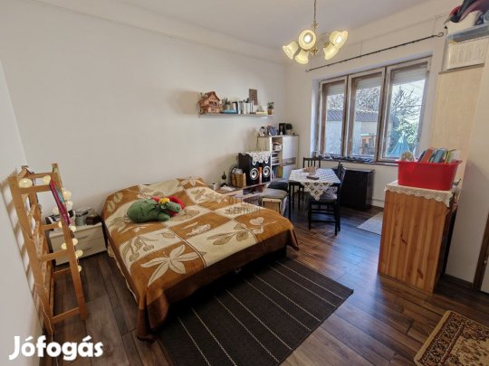 Ceglédi eladó 50 nm-es ház