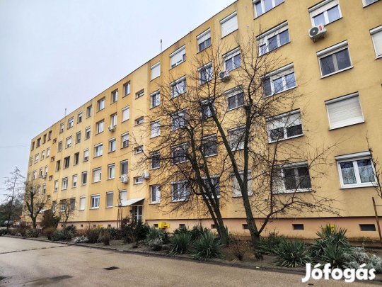 Ceglédi eladó 61 nm-es lakás