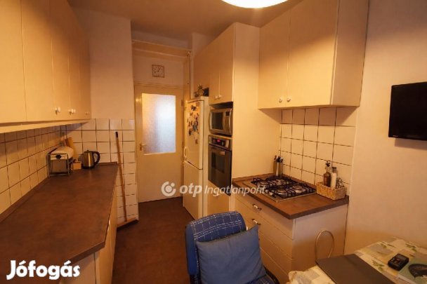 Ceglédi eladó 65 nm-es lakás