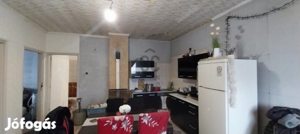 Ceglédi eladó 70 nm-es ház
