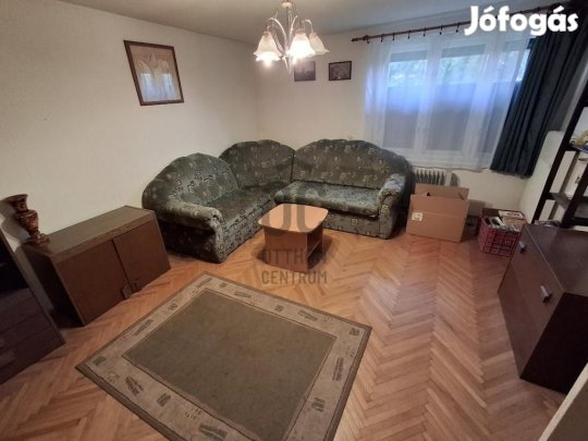 Ceglédi eladó 75 nm-es ház