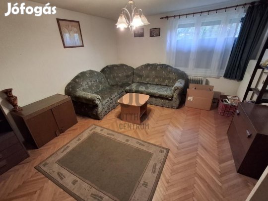 Ceglédi eladó 75 nm-es ház