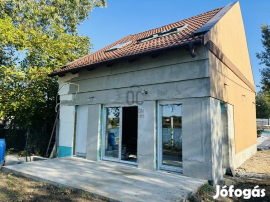 Ceglédi eladó 76 nm-es ház