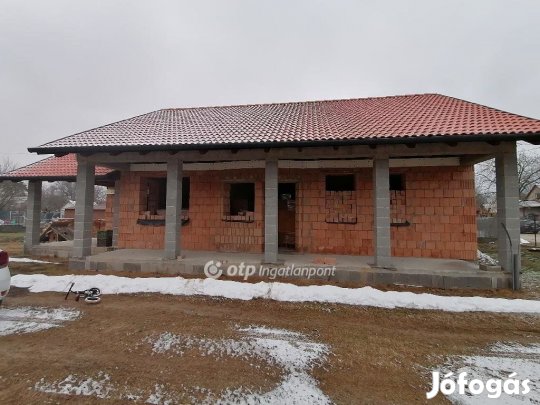 Ceglédi eladó 81 nm-es ház