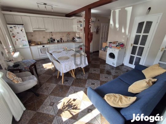 Ceglédi eladó 84 nm-es lakás