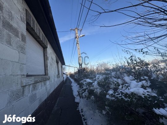 Ceglédi eladó 95 nm-es ház