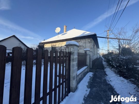 Ceglédi eladó 95 nm-es ház