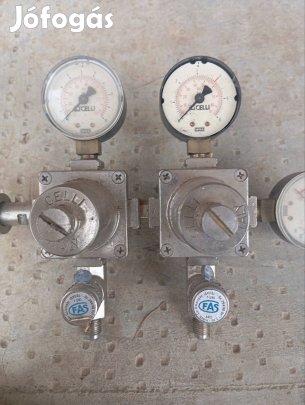 Celli márkájú, kétcsatornás szén-dioxid  nyomáscsökkentő berendezést