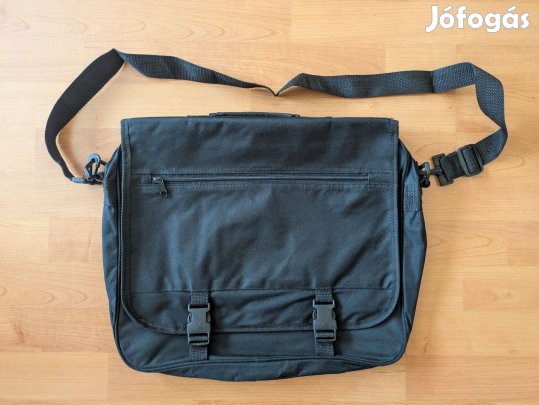Centrixx fekete válltáska oldaltáska