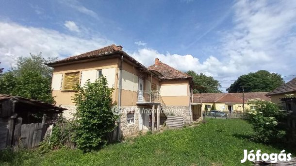 Ceredi 100 nm-es ház eladó