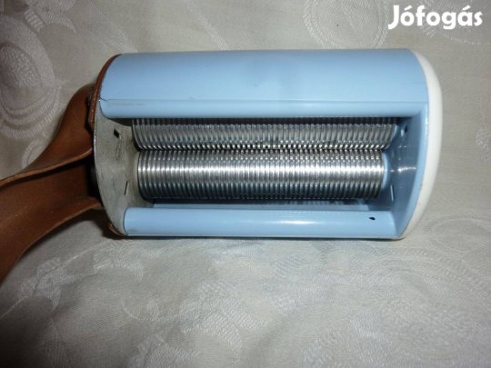 Cérnametélt készítő eladó