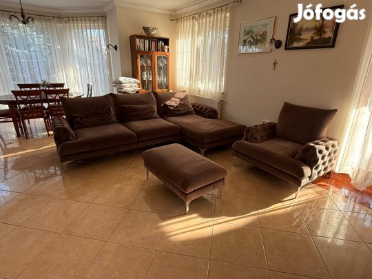 Chesterfield sarokkanapé garnitúra fotellel és puffal