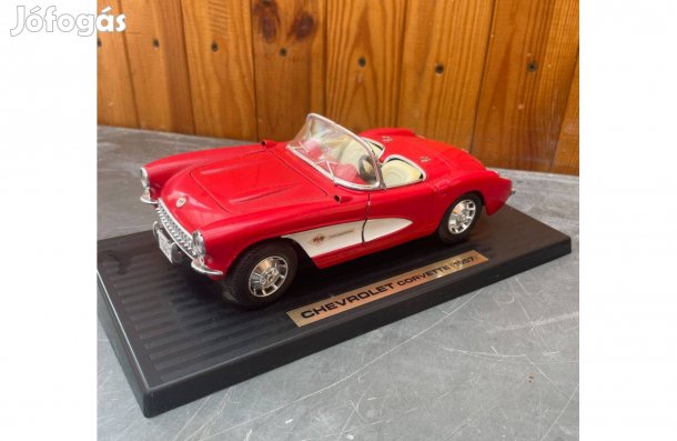 Chevrolet Corvette 1957 Road Tough 1:18 Autó Modell