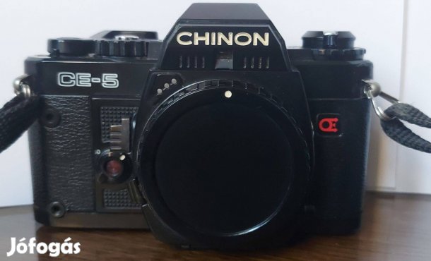 Chinon C-05 fényképezőgép retró tartozékokkal