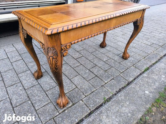 Chippendale dohányzóasztal