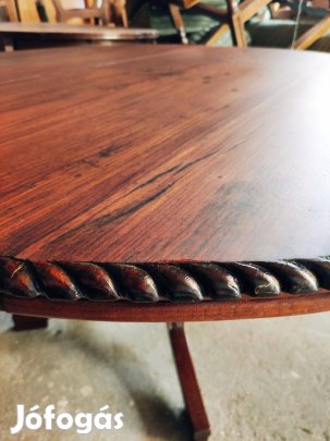 Chippendale körasztal