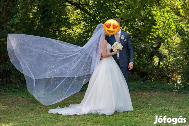 Chrysalis "ébredés" Menyasszonyi ruha