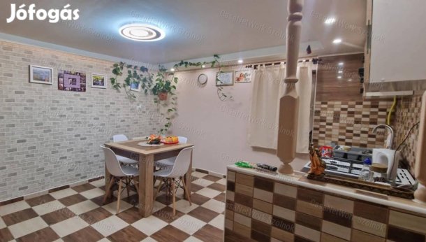 Cibakháza szívében eladó kertes ház