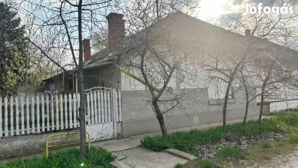 Cibakházán eladó, központhoz közel, 3 szobás családi ház